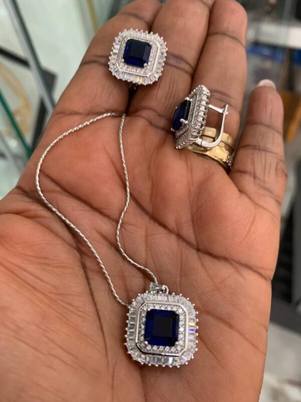 Onyx Square Set